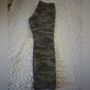 Gap camouflage pants 31